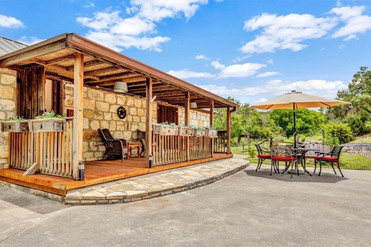 A Barn At The Quarry Acomodação com café da manhã Fredericksburg Exterior foto