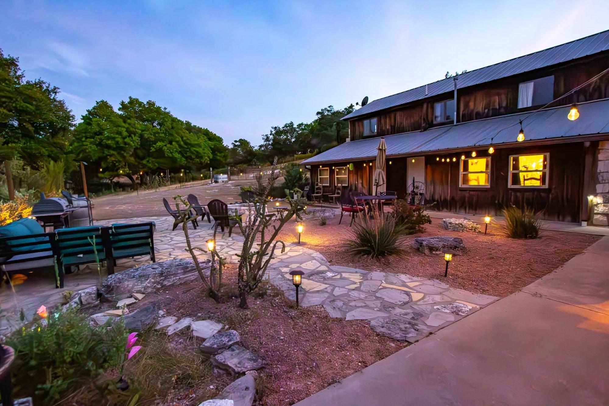 A Barn At The Quarry Acomodação com café da manhã Fredericksburg Exterior foto
